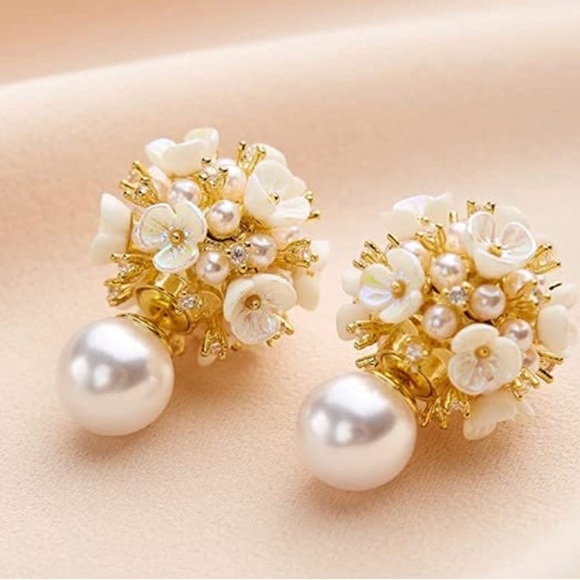 ✨DIVINE ✨Double Sided Shell Flower Pearl Statement Earrings - Picture 2 of 3
